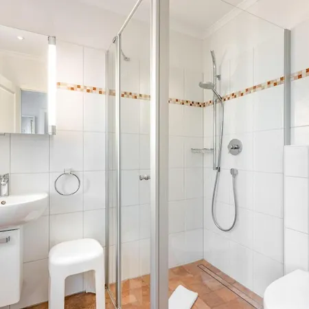Holiday home Haushaelfte 9A Min Hus Id 374