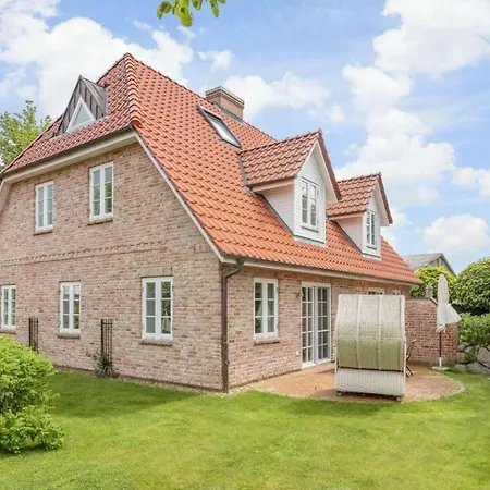 Holiday home Haushaelfte 9A Min Hus Id 374 *