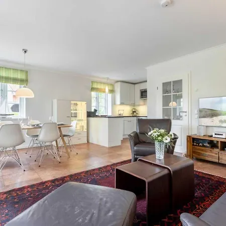 Haushaelfte 9A Min Hus Id 374 Holiday home