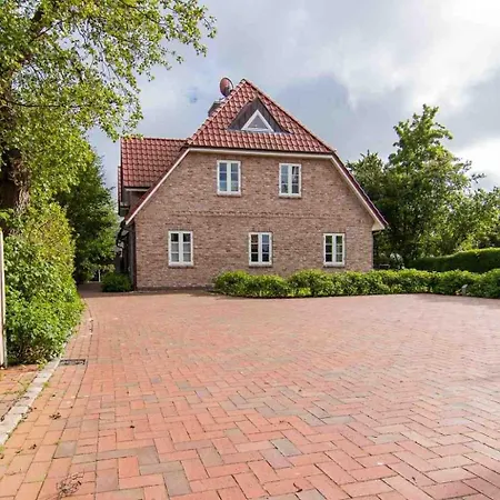Holiday home Haushaelfte 9A Min Hus Id 374 *